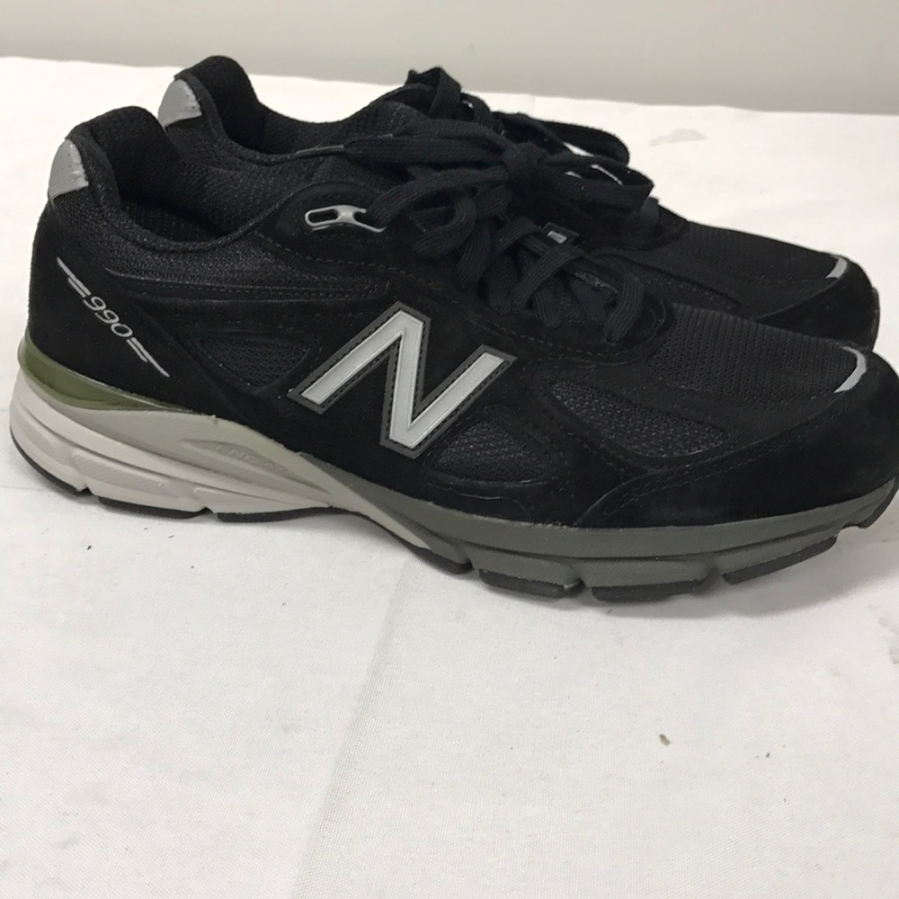 New Balance Women's Made 990 V4 Sneaker, Black/Silver Size 11.5
